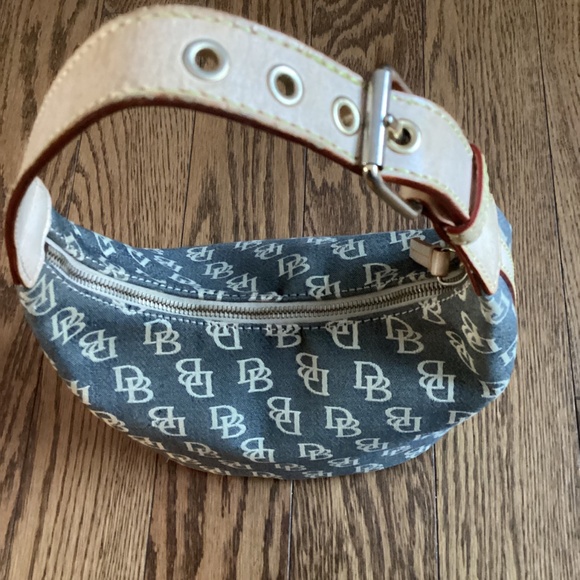 Dooney & Bourke monogram canvas handbag - Picture 2 of 11